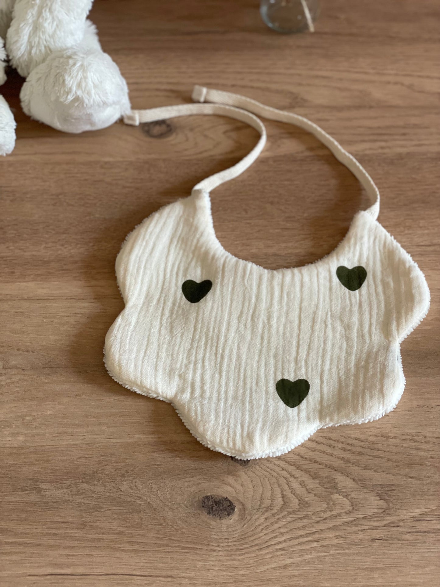 Bavoir forme fleur Coeur vert