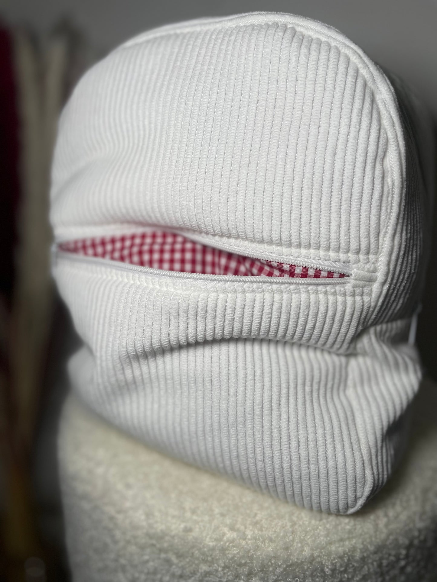 Sac à dos zippé blanc / vichy rouge