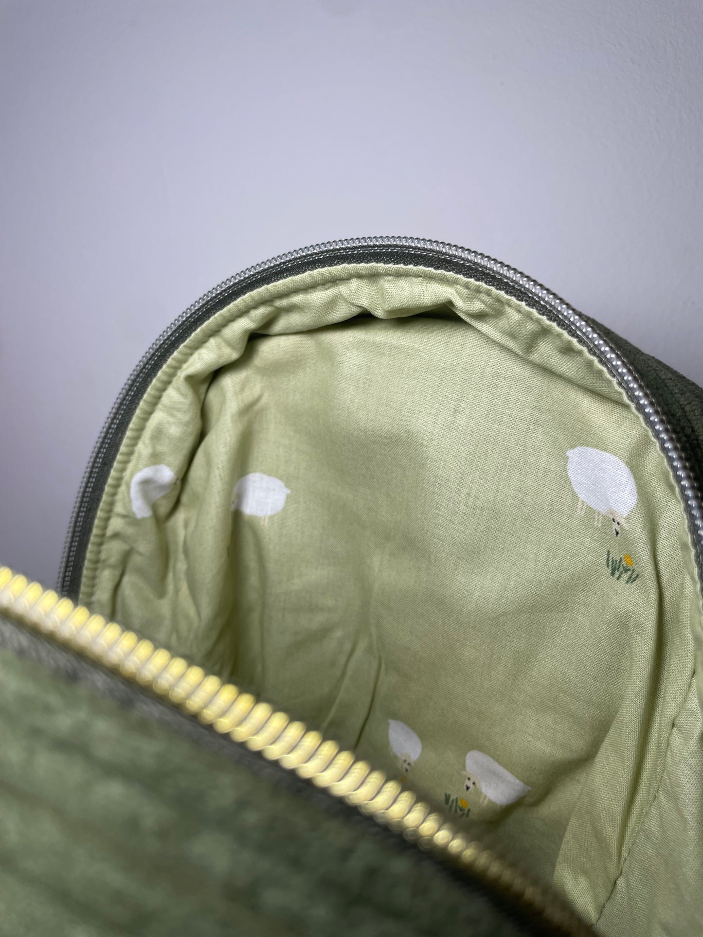 Sac à dos zippé kaki / mouton