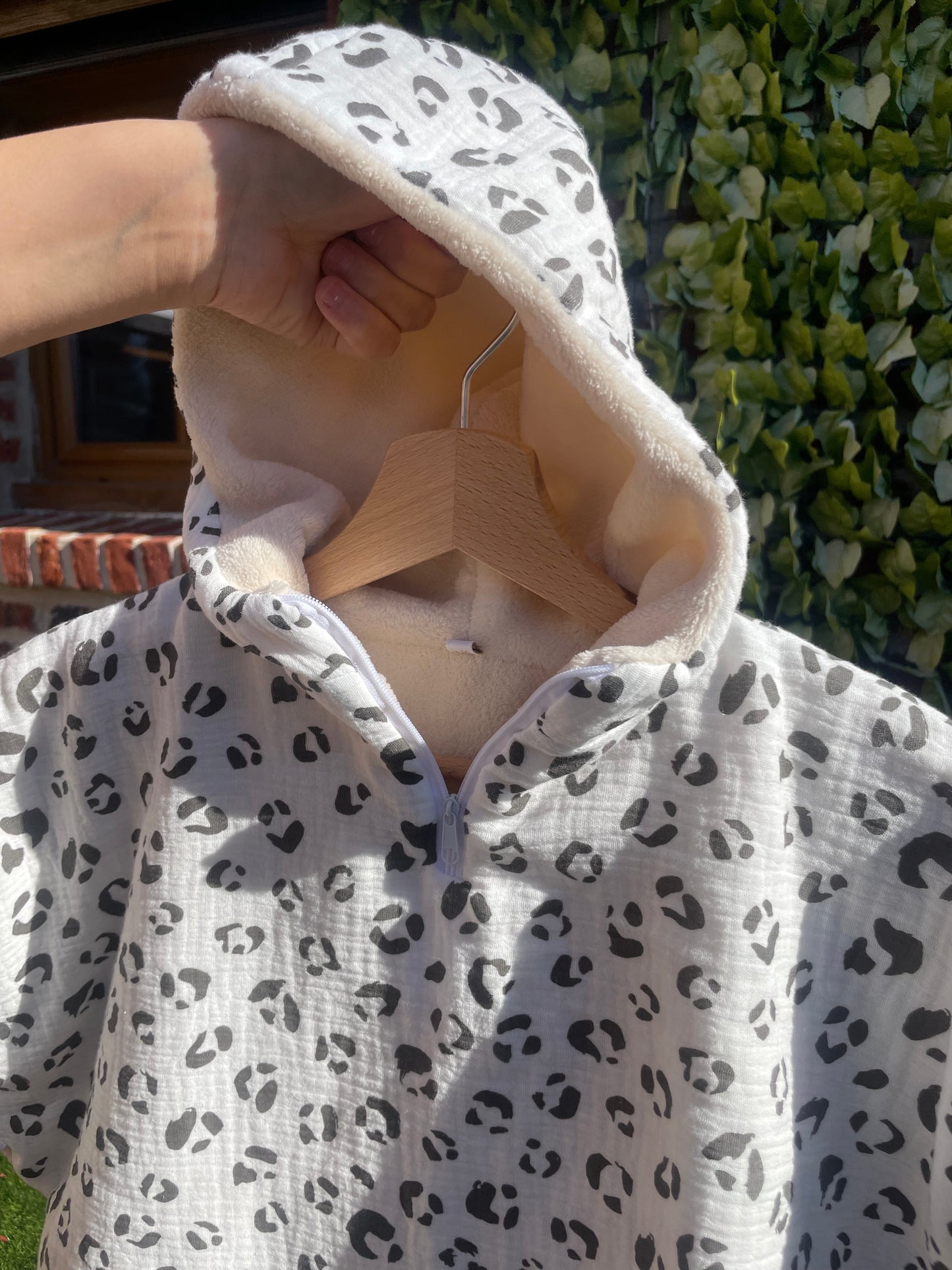 Poncho gaze de coton Leopart avec capuche
