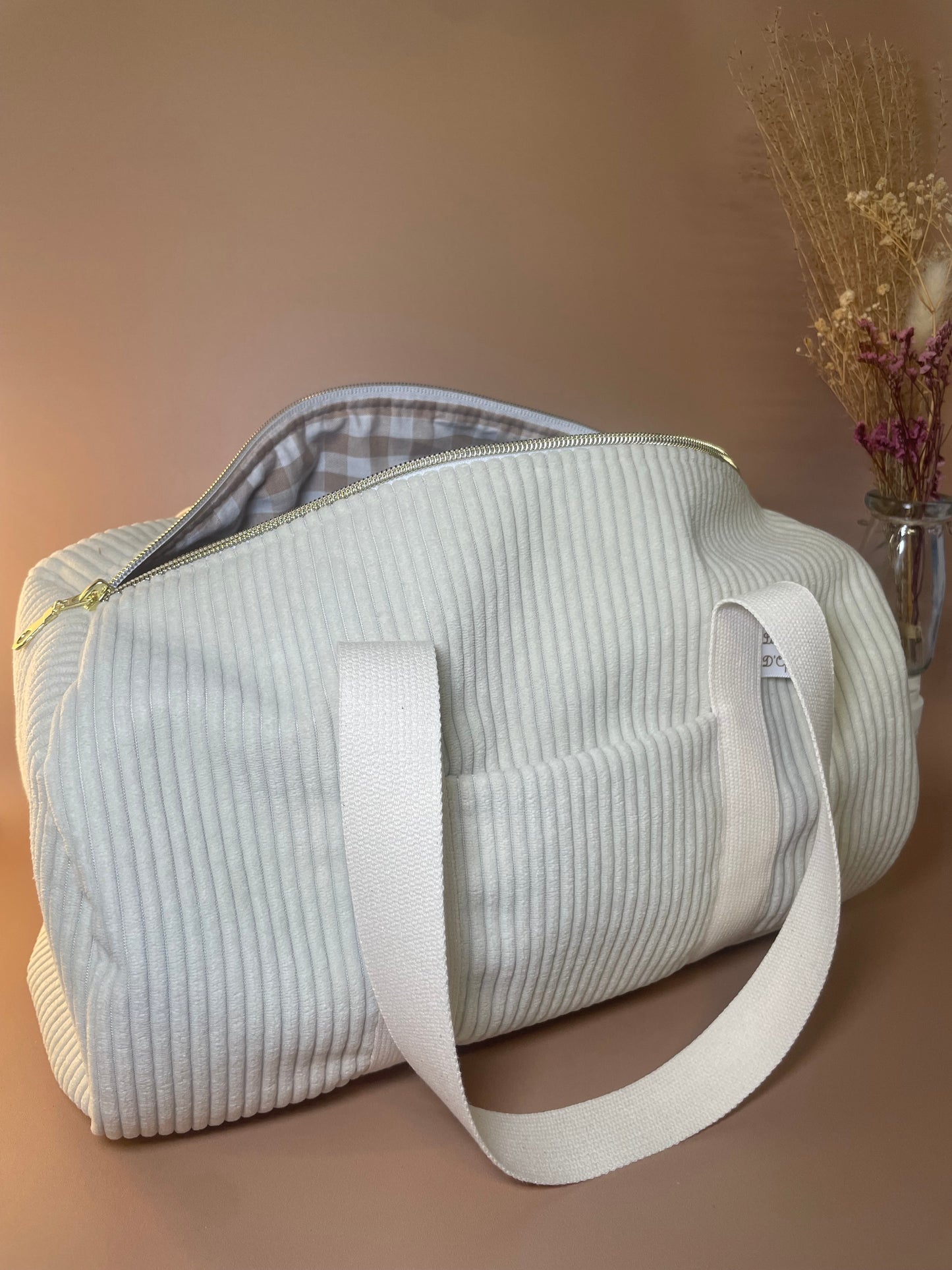 Sac femme , ou sac a langer fourre tout
velour cotelé ecru, doublure vichy