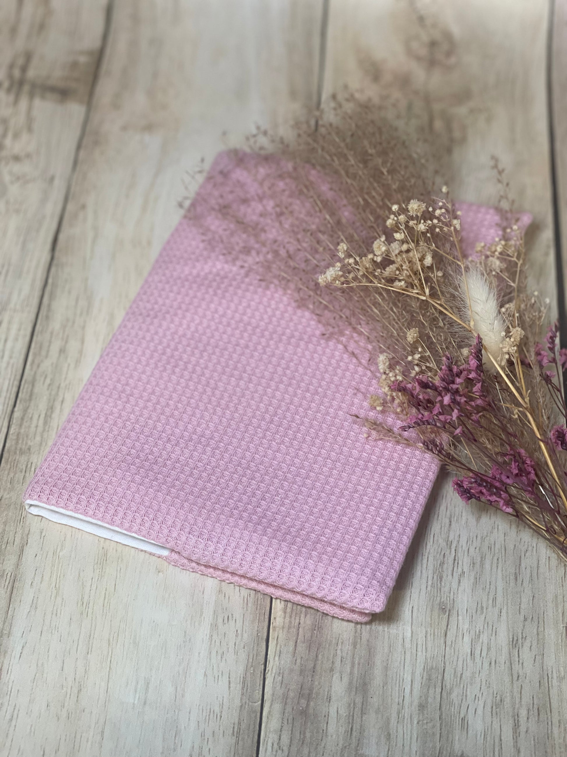 protege carnet de santé , nid d'abeille rose