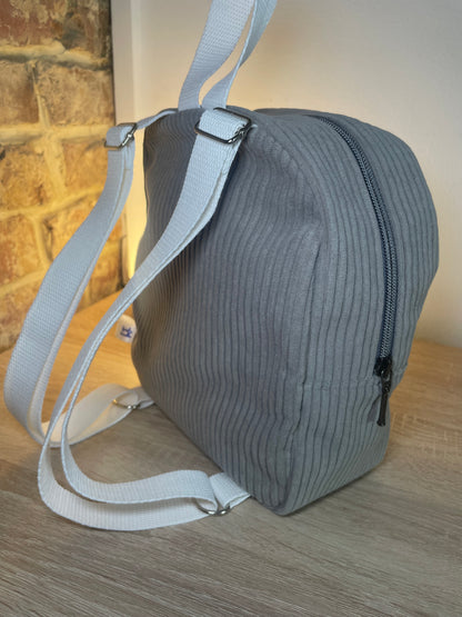 Sac à dos zippé gris raton laveur