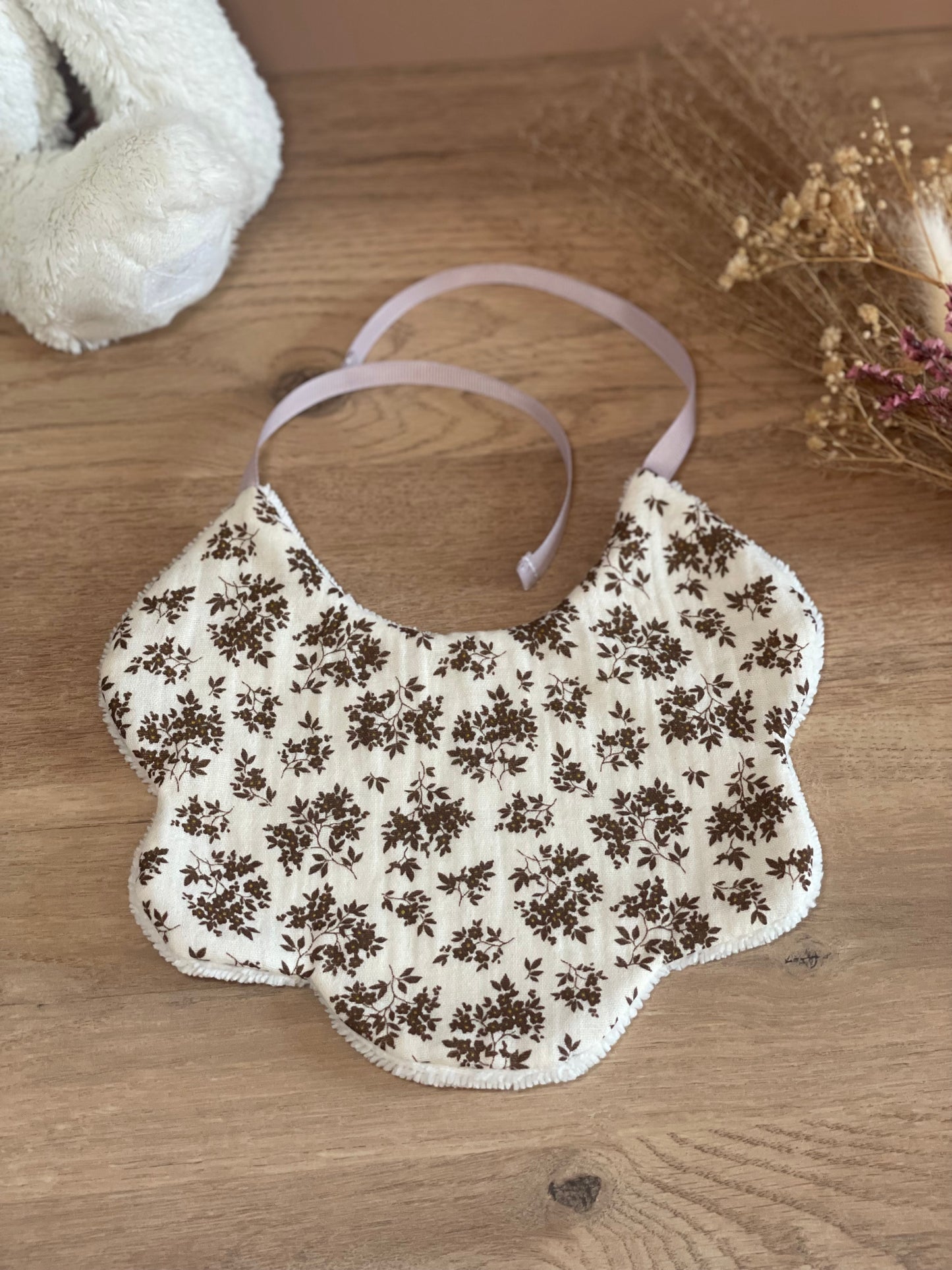 Bavoir forme fleur Lison