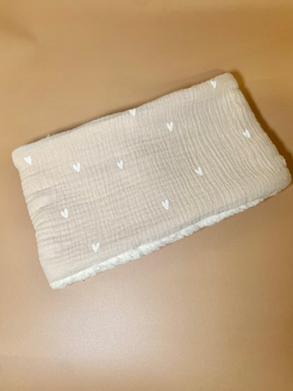 Snood enfant beige / cœur blanc
