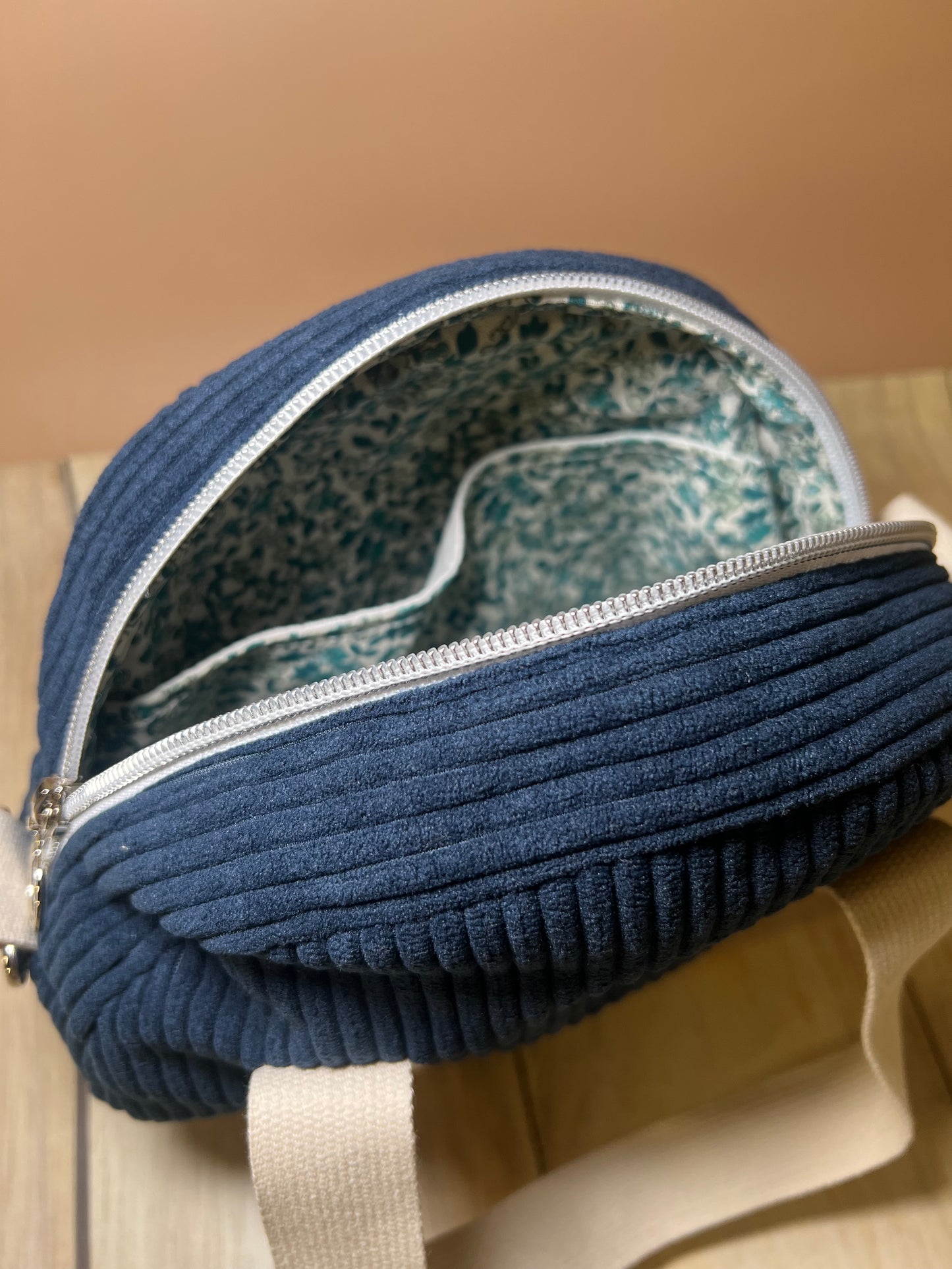 Sac à main rond bleu marine