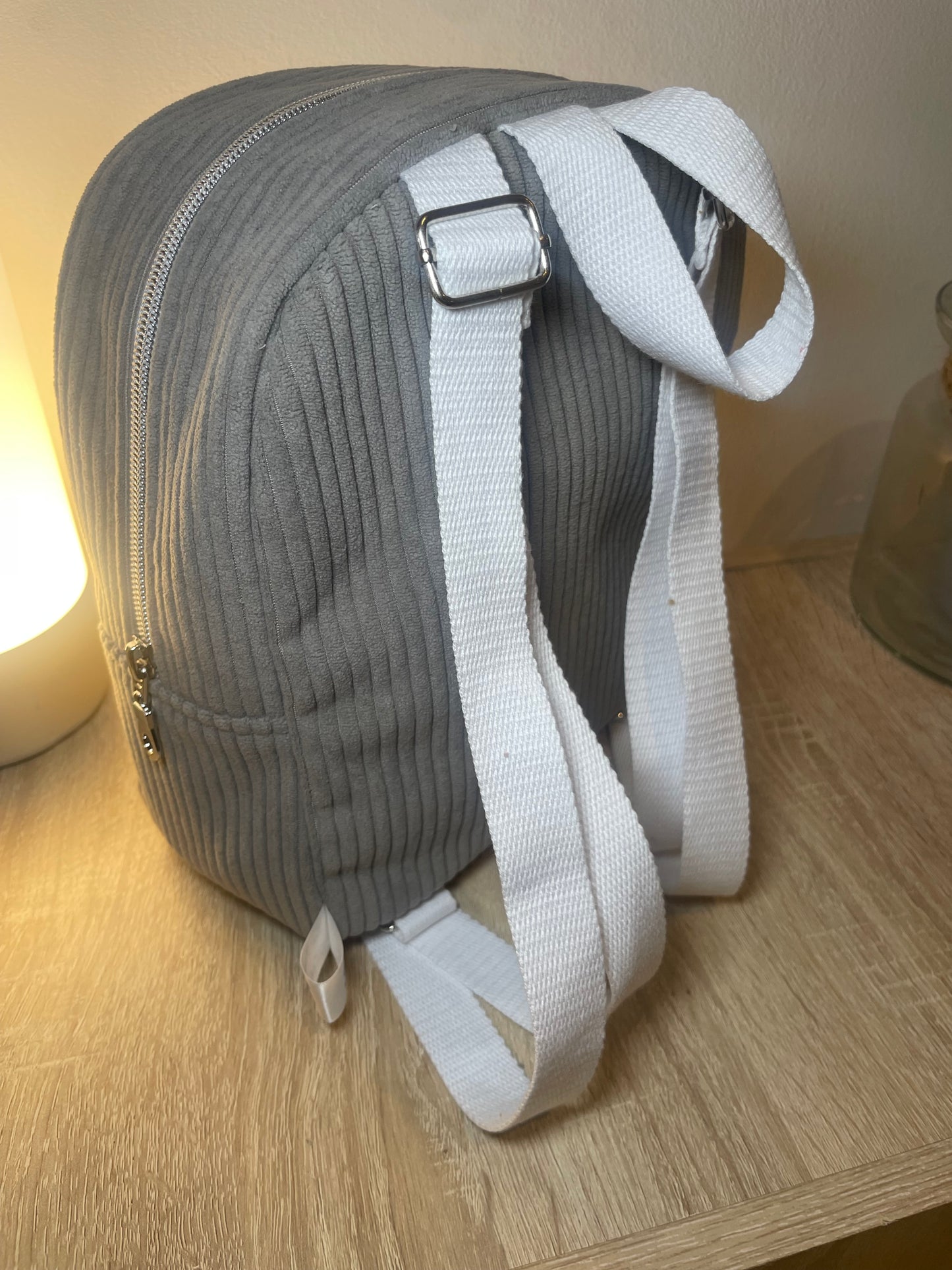 Sac à dos zippé gris