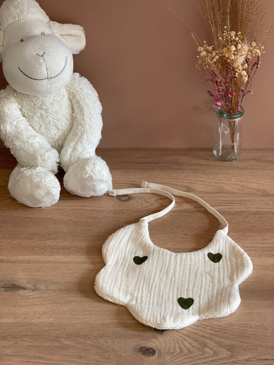 Bavoir forme fleur Coeur vert