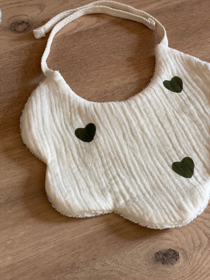 Bavoir forme fleur Coeur vert