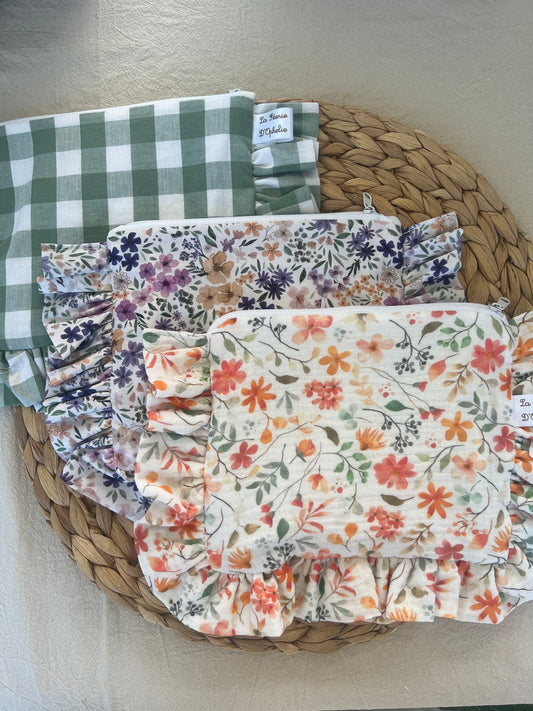 Trousse plate à volant